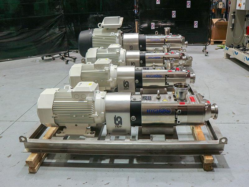 CONJUNTOS DE BOMBA E MOTOR SOBRE A BANCADA